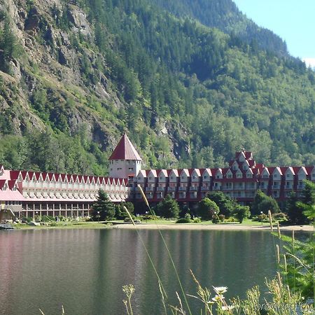 Three Valley Lake Chateau Revelstoke Bagian luar foto