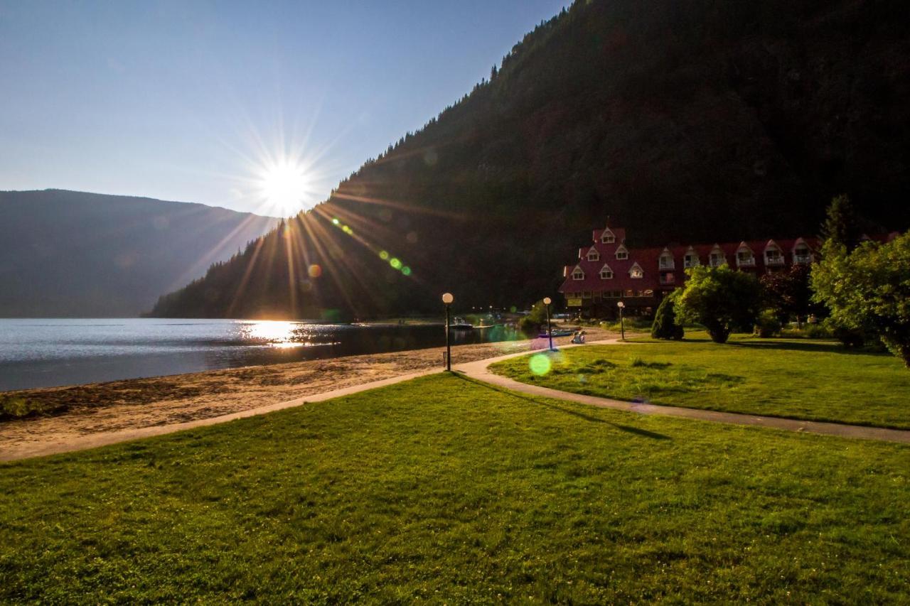 Three Valley Lake Chateau Revelstoke Bagian luar foto