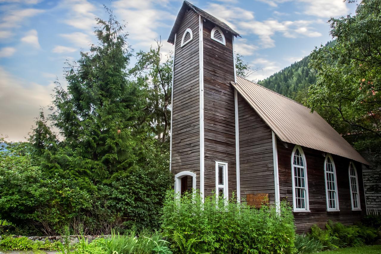 Three Valley Lake Chateau Revelstoke Bagian luar foto